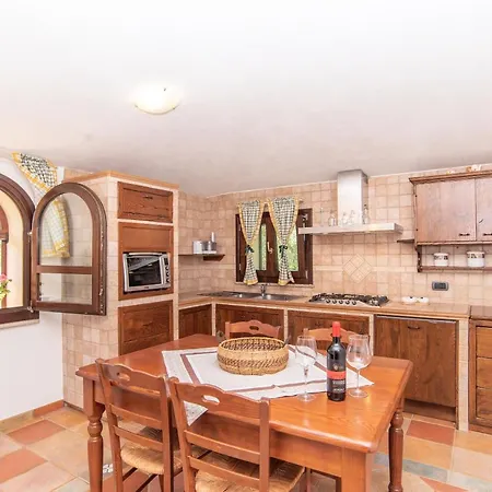 Frau A 2km Dal Mare Villa