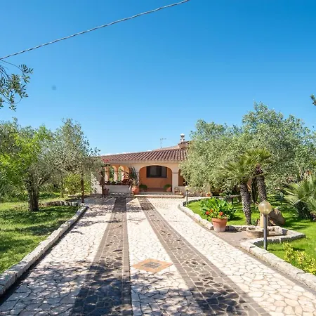 Frau A 2km Dal Mare Villa *